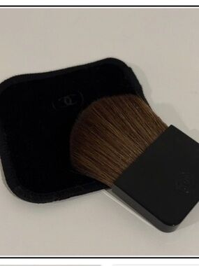 CHANEL make up brush in velvet pouch blush brush travel brush black velvet NEW